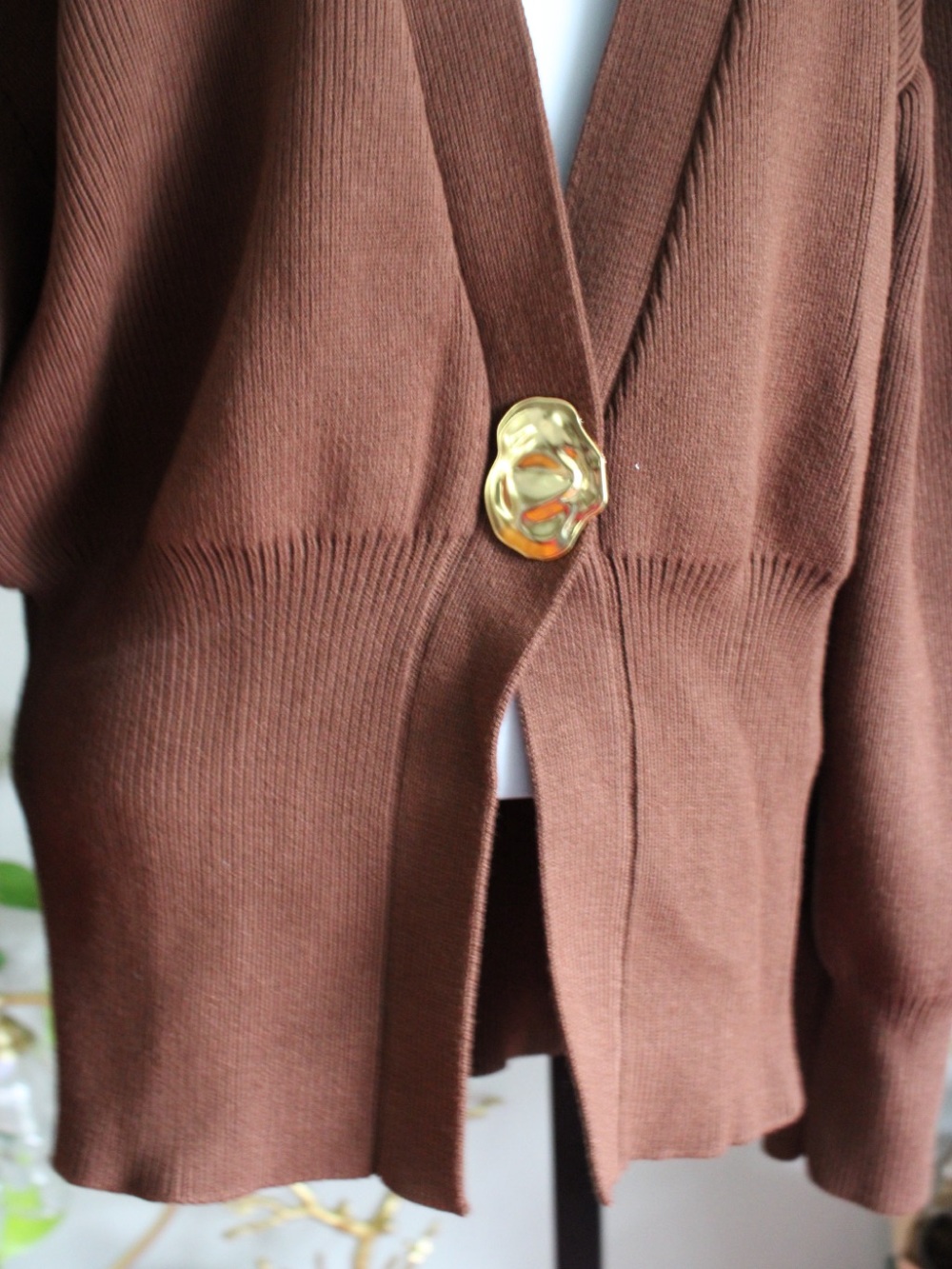 Urban Revivo Dark Brown Sculpted Waist Gold Button Cardigan US 10 XL NWT - Picture 5 of 9